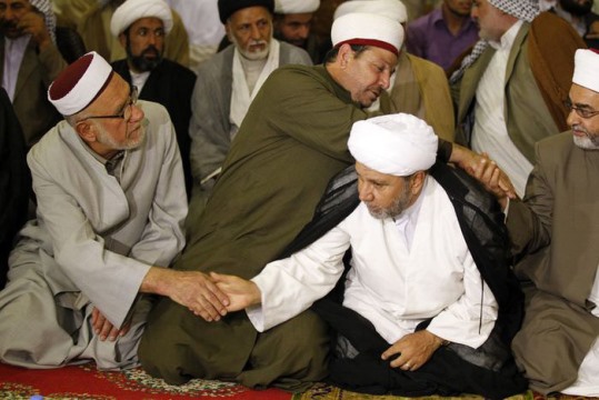 Hukum Bersalaman Seusai Sholat